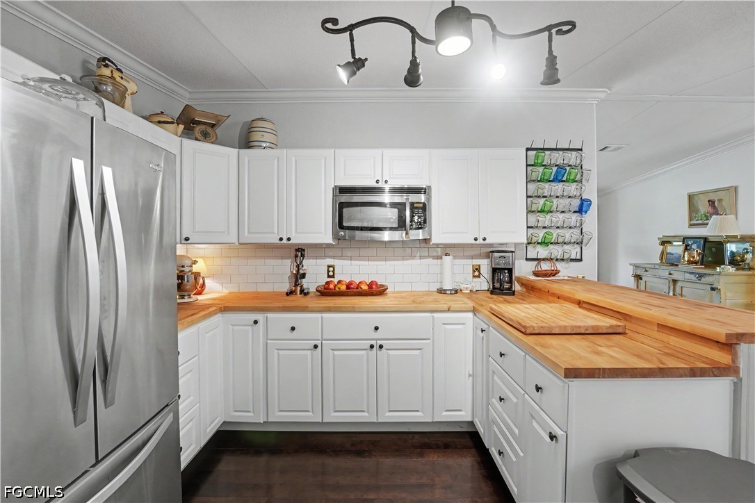 3700 Fort Adams AVE