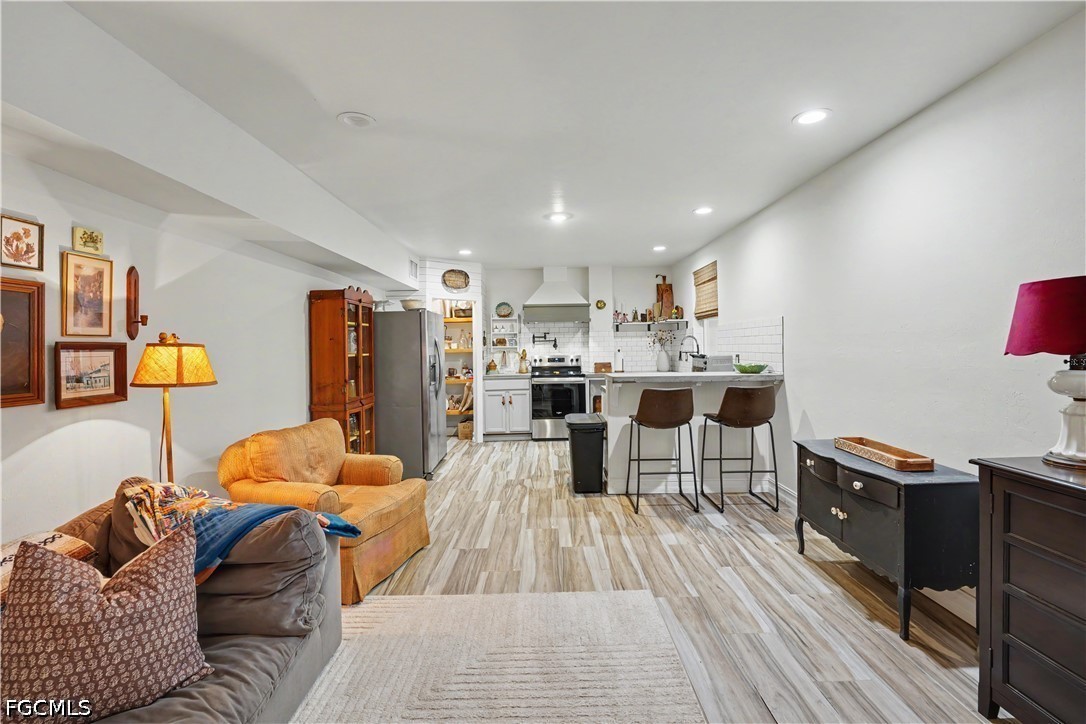 3700 Fort Adams AVE