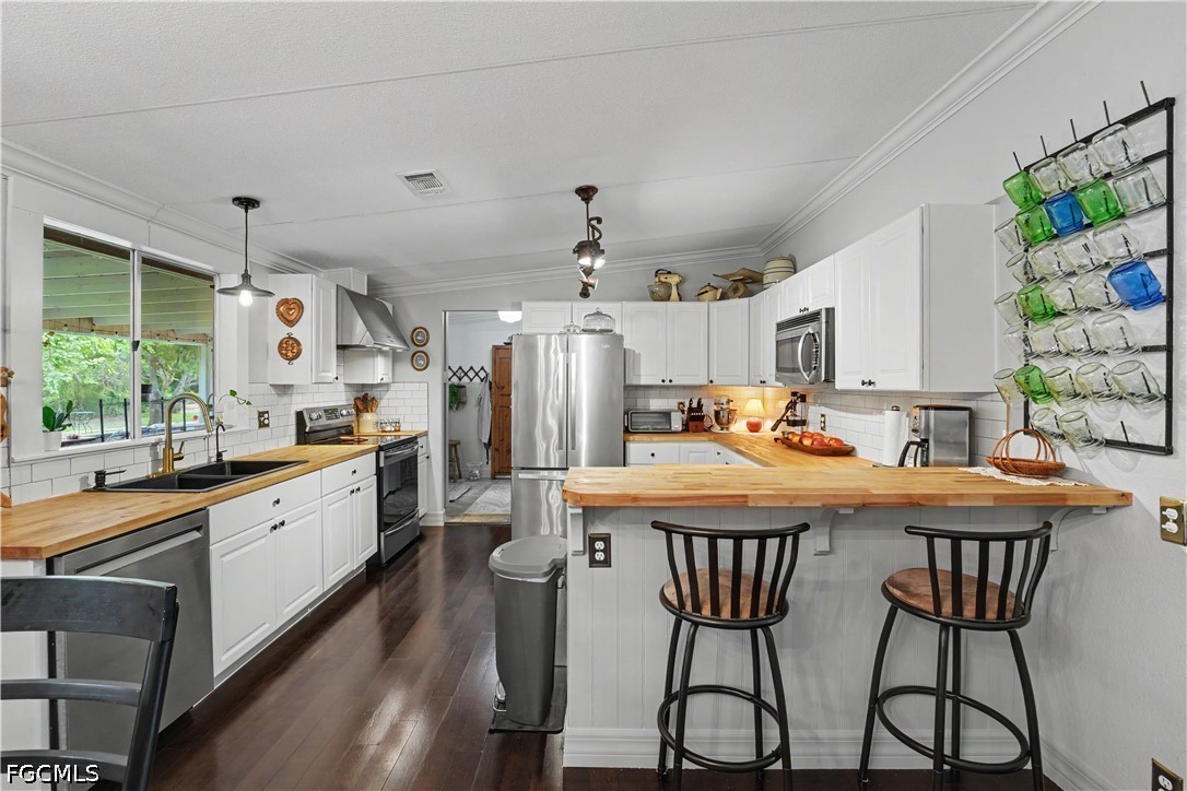 3700 Fort Adams AVE