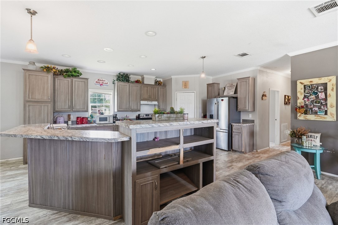 3621 Dustin DR