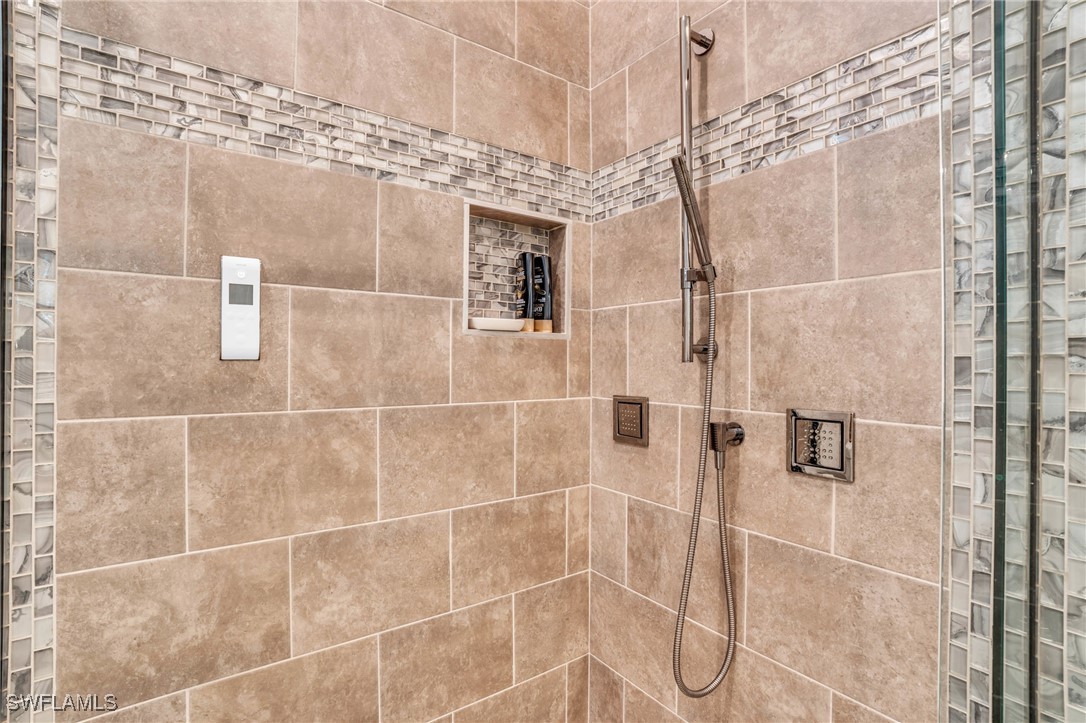 16460 Oakview CIR