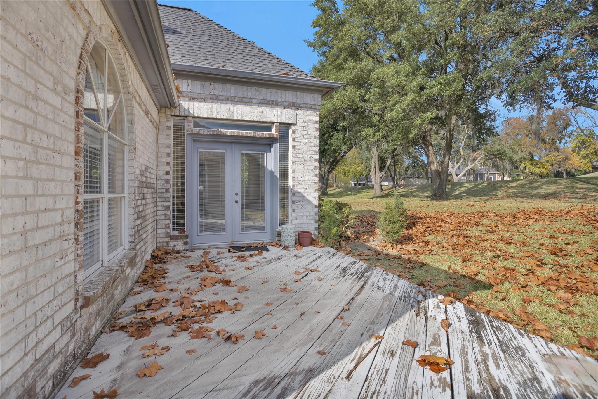 139 April Waters Drive N