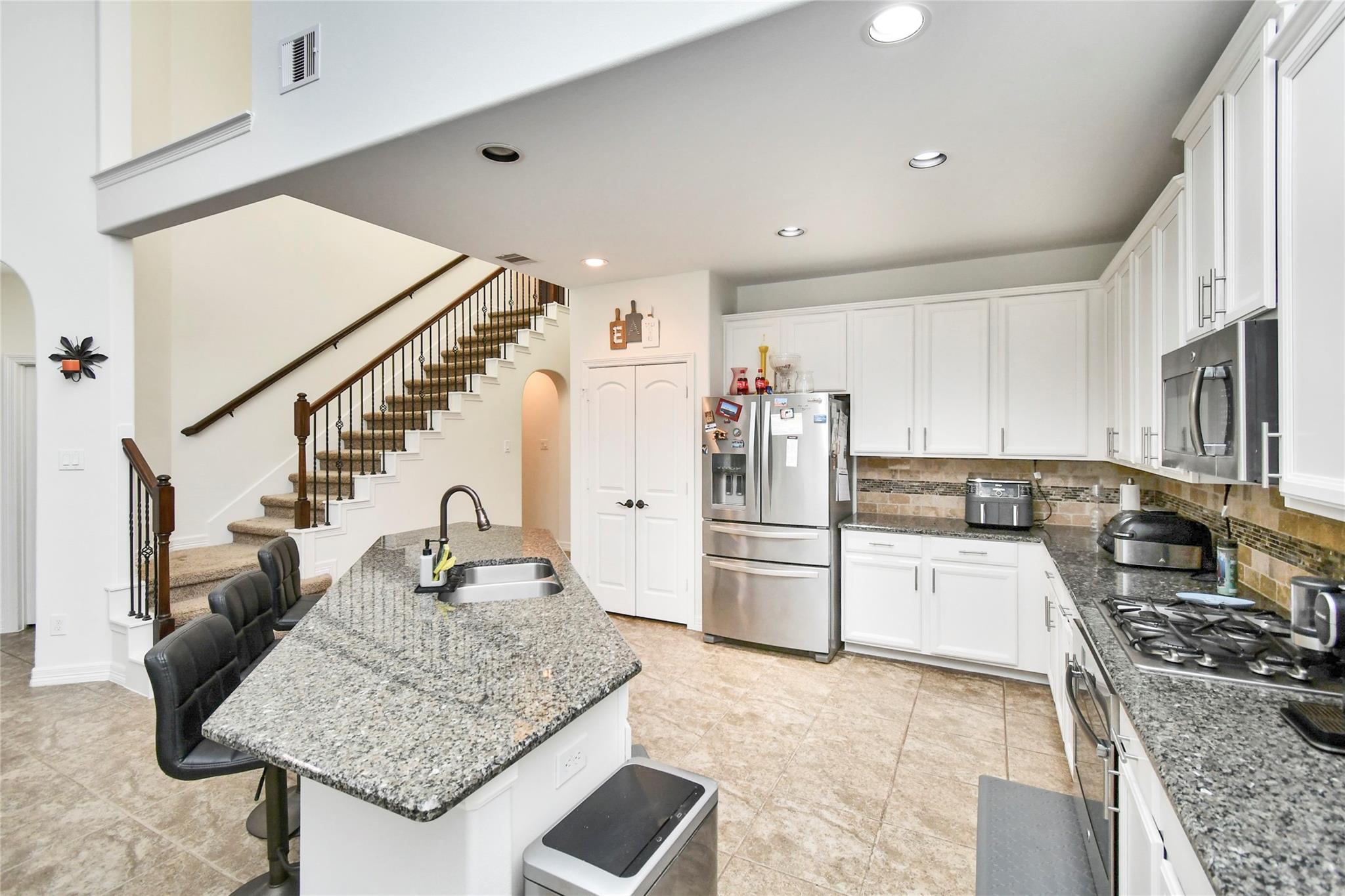14 S Estherwood Place