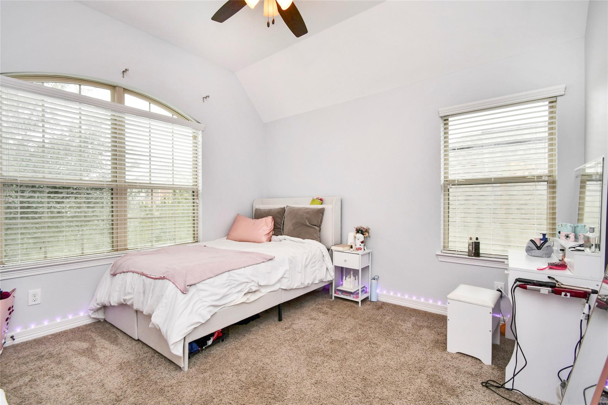 14 S Estherwood Place