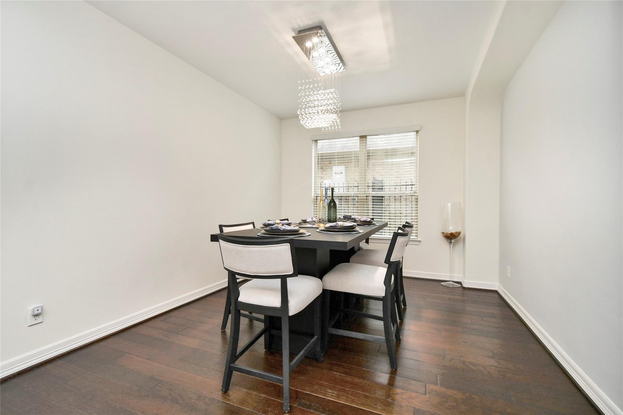 14 S Estherwood Place