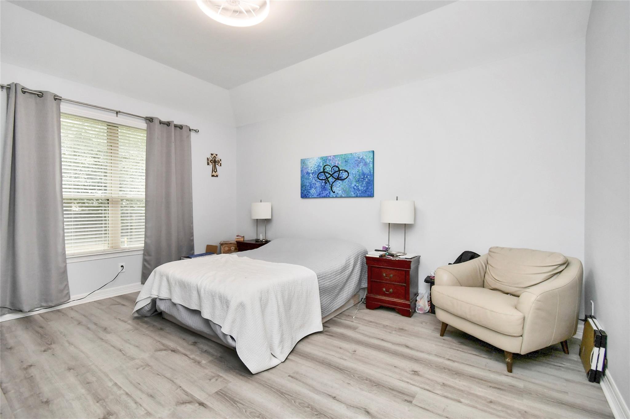 14 S Estherwood Place