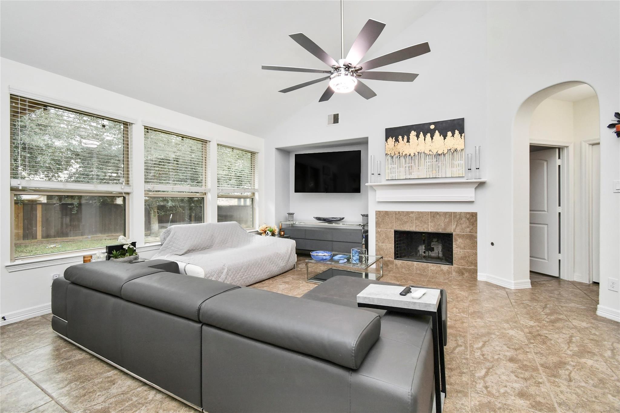 14 S Estherwood Place