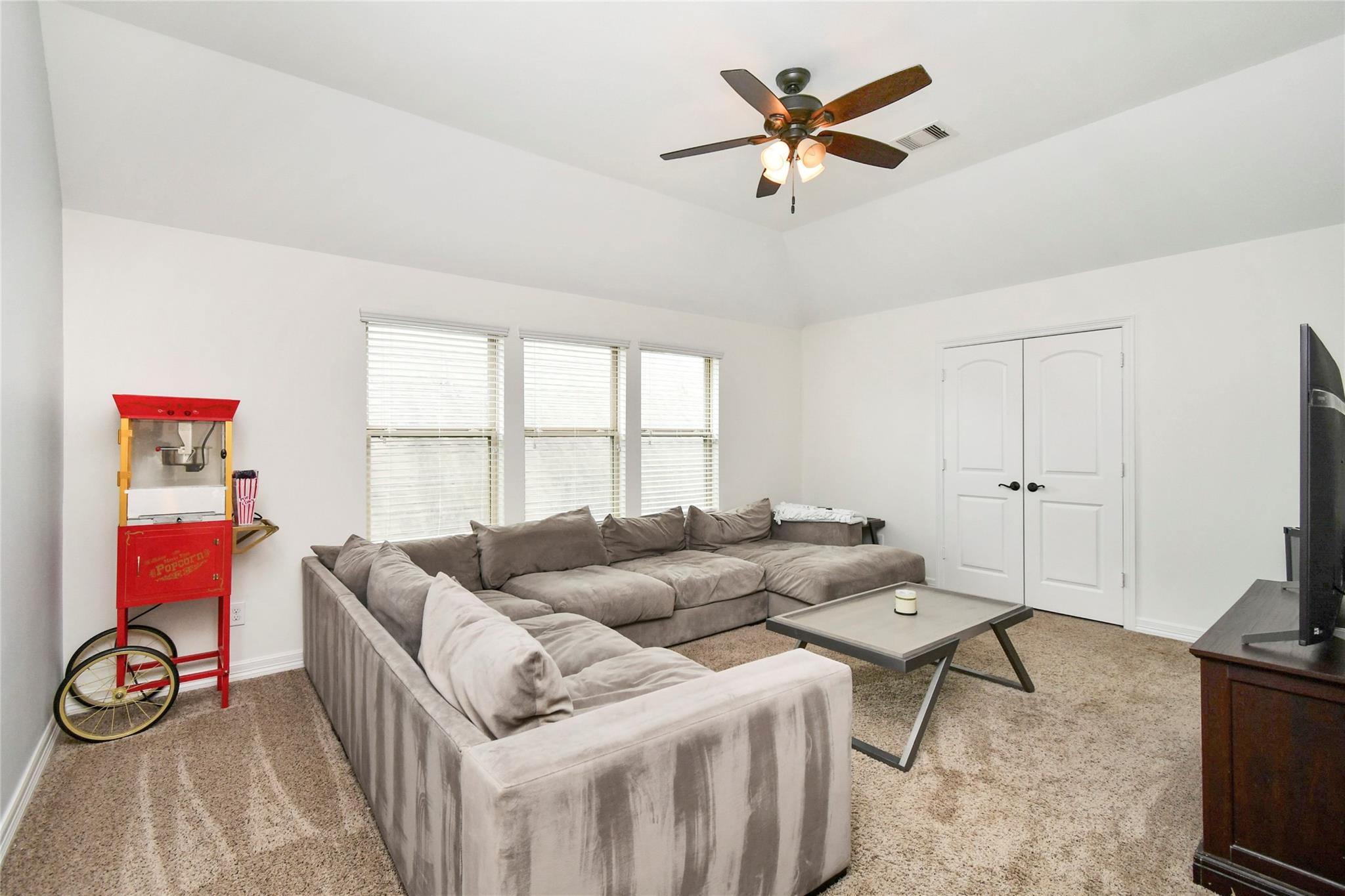14 S Estherwood Place