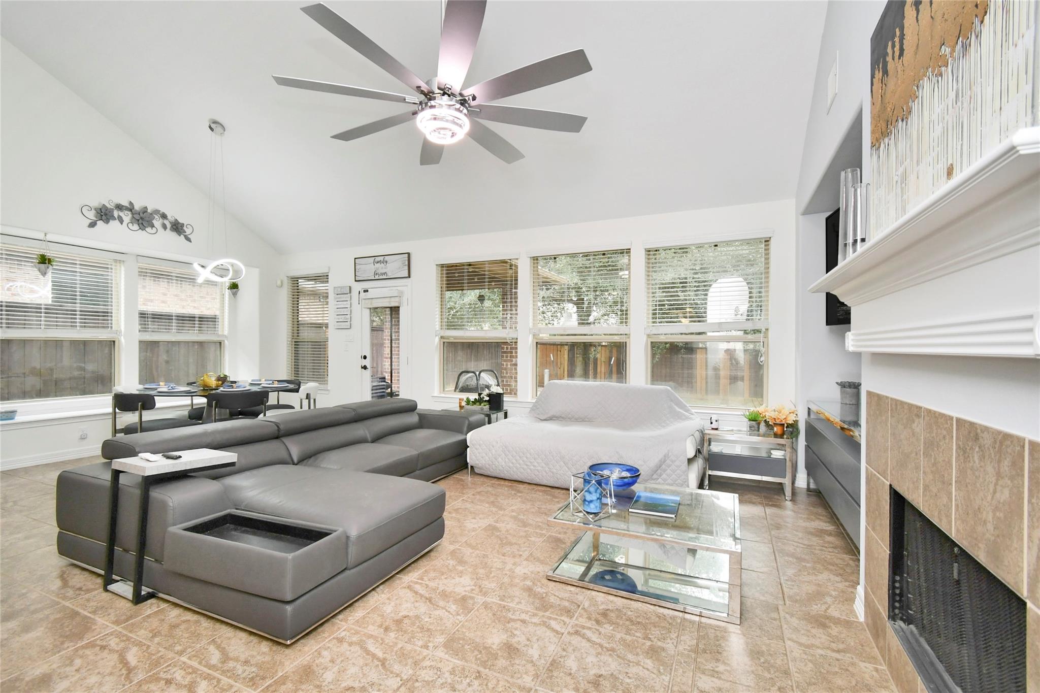 14 S Estherwood Place