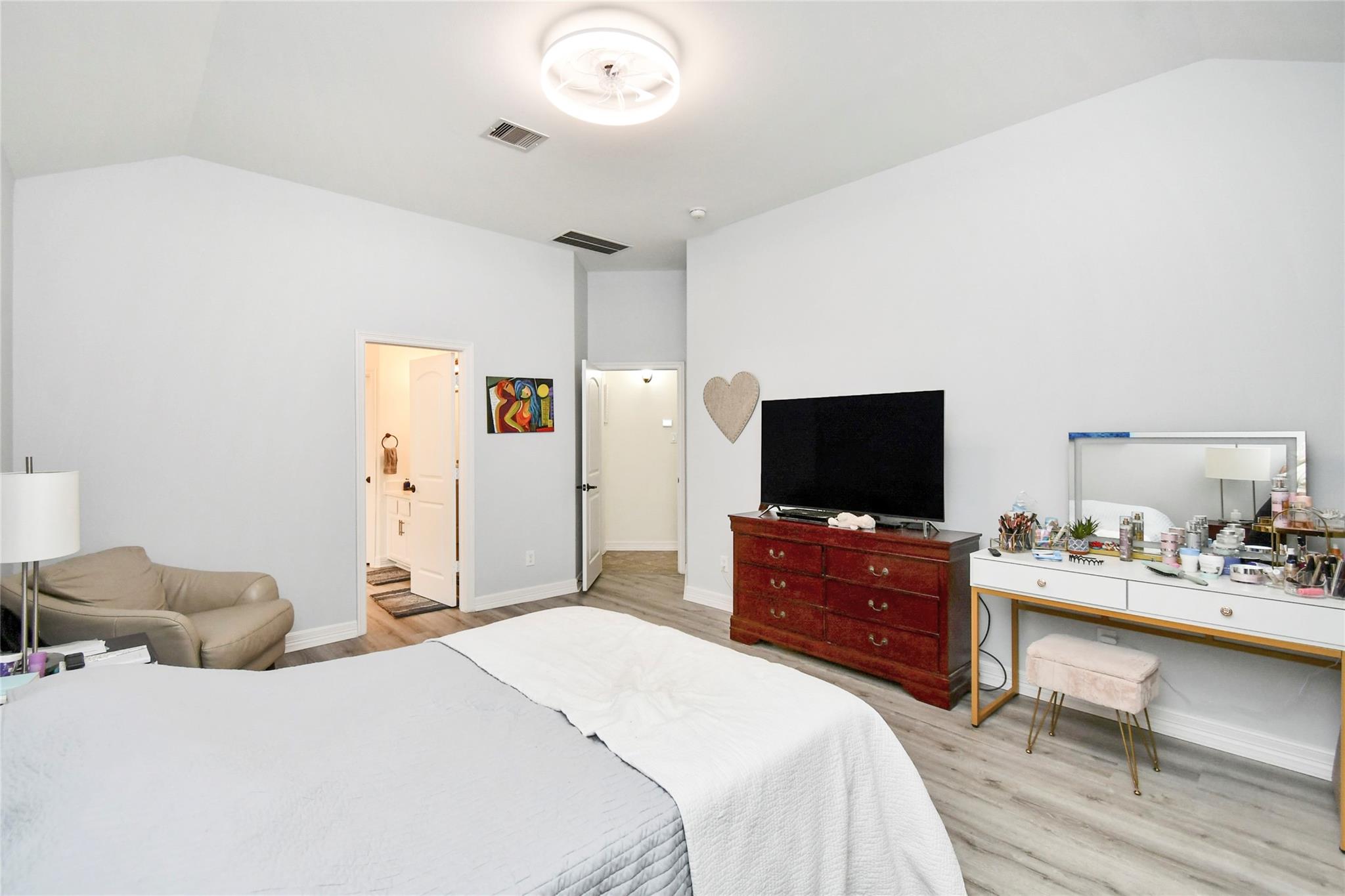 14 S Estherwood Place