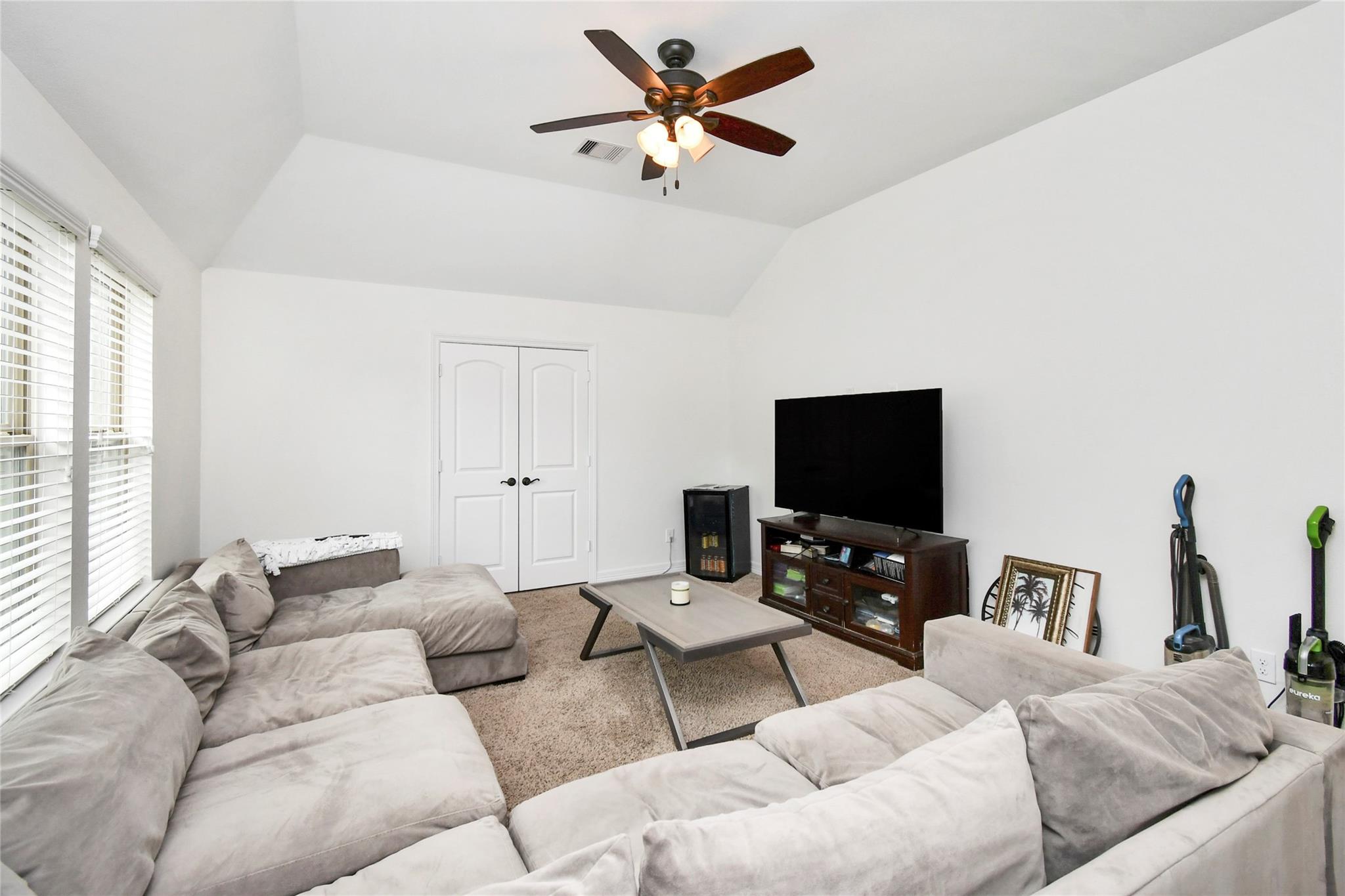 14 S Estherwood Place