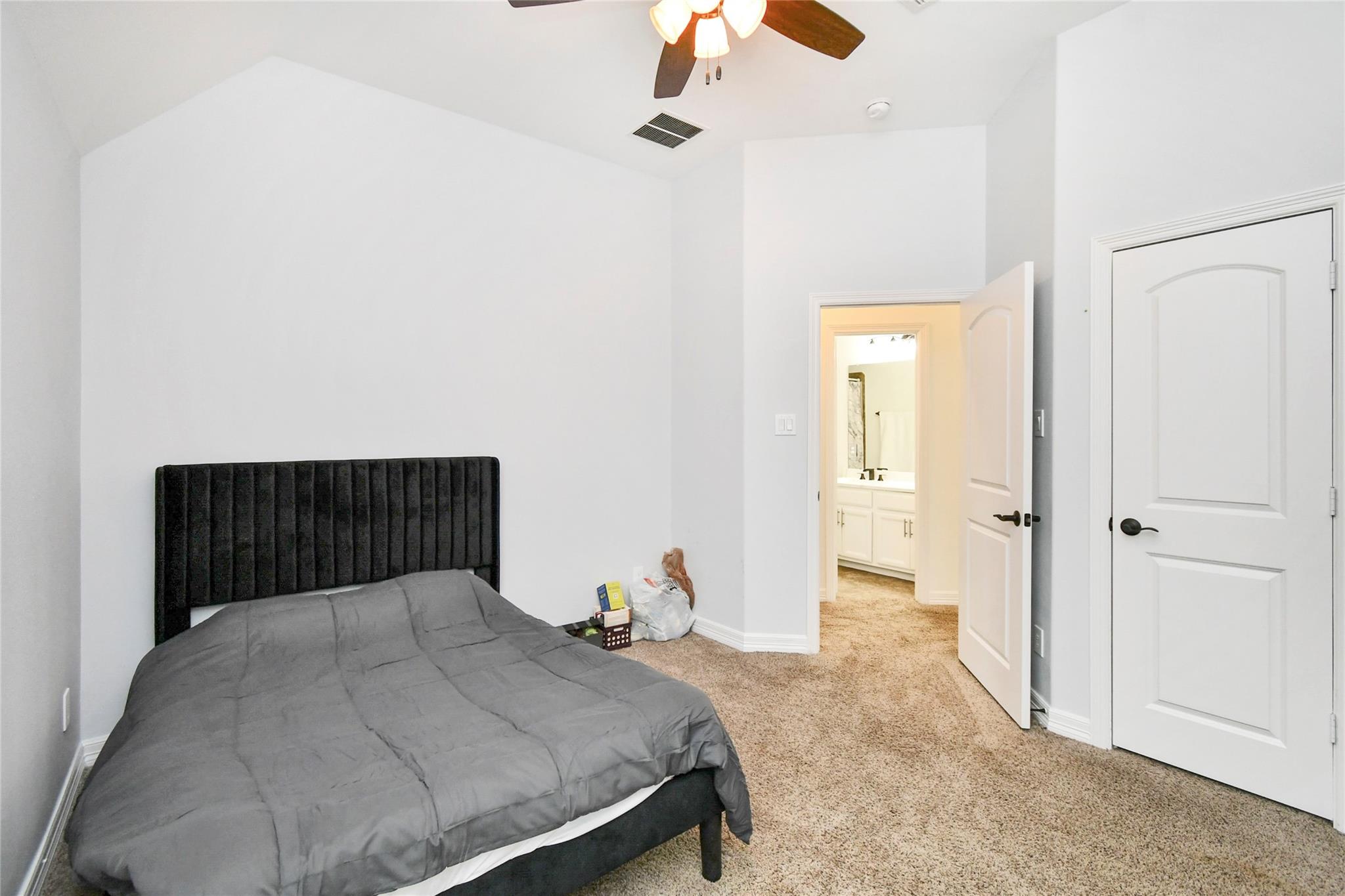 14 S Estherwood Place