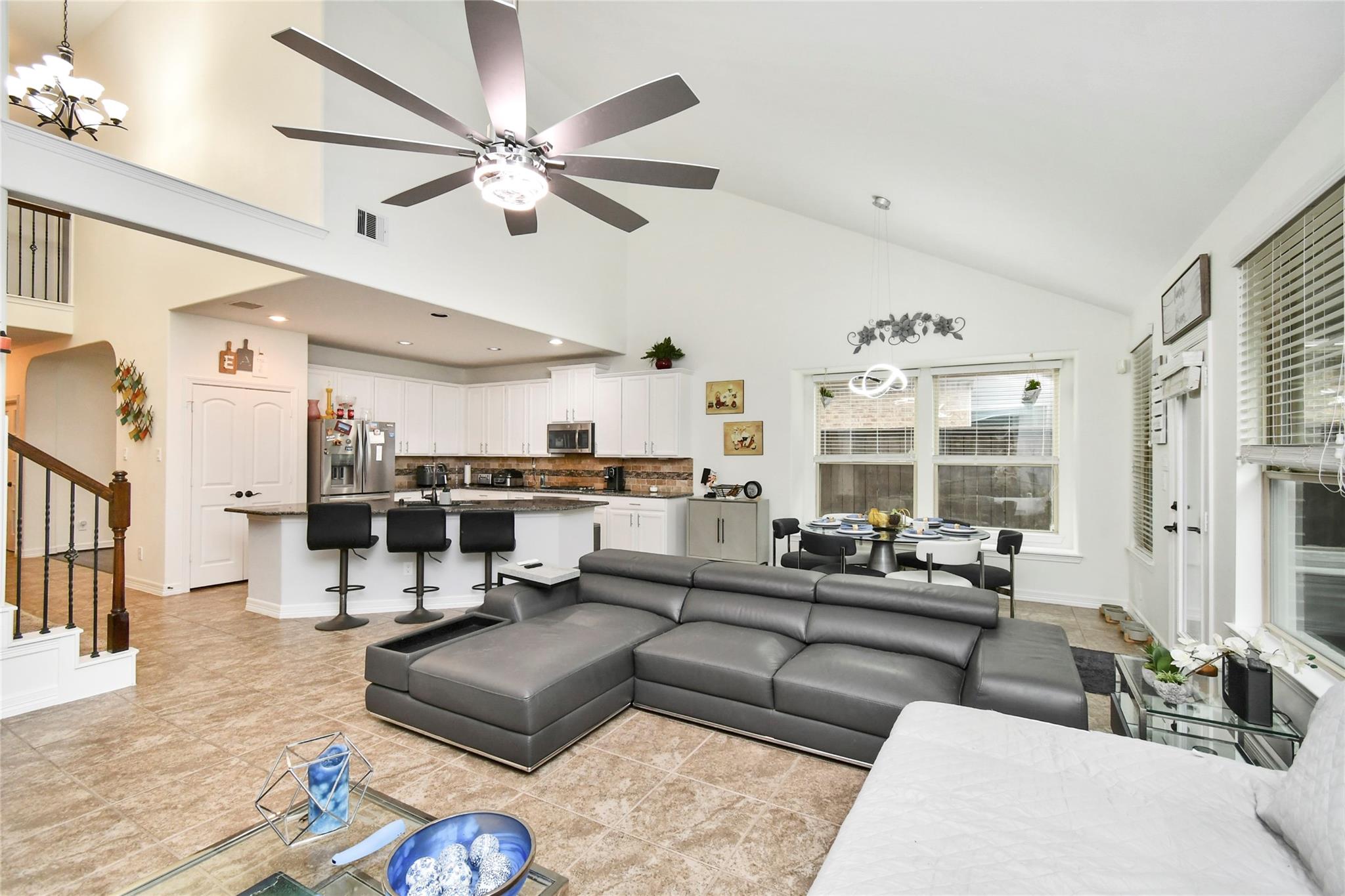 14 S Estherwood Place