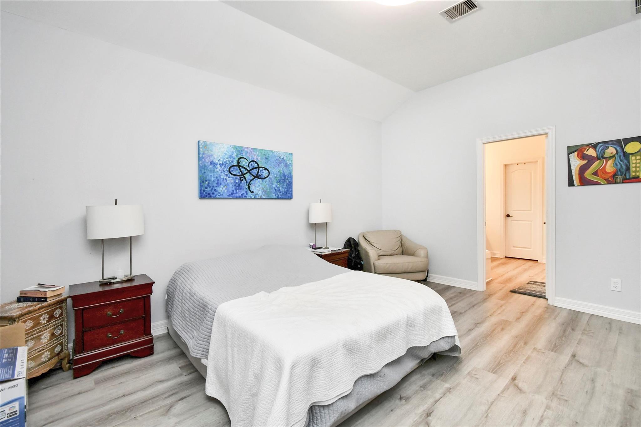 14 S Estherwood Place