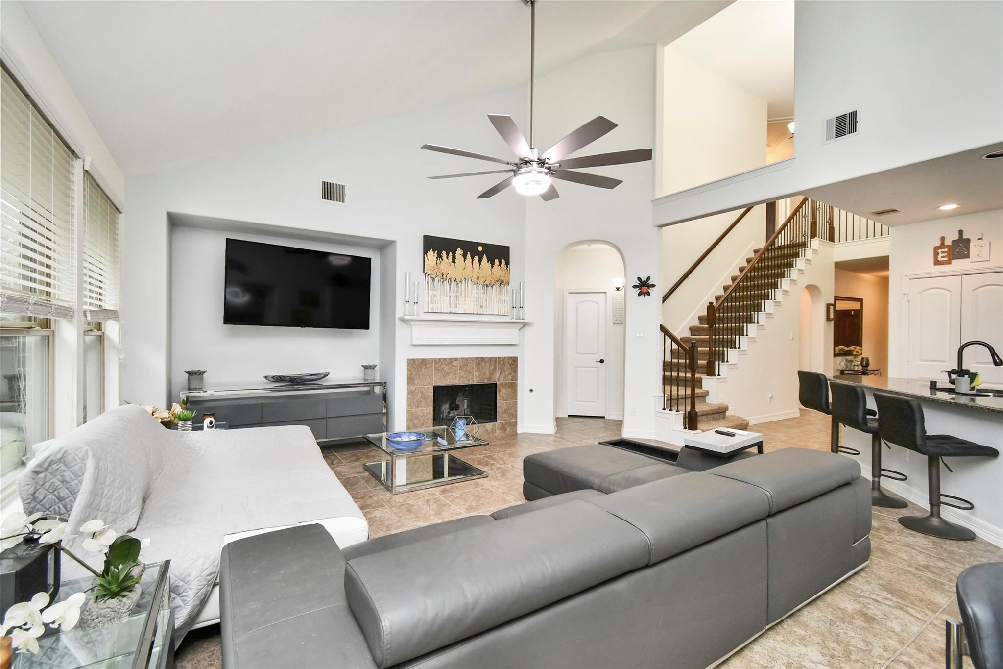 14 S Estherwood Place