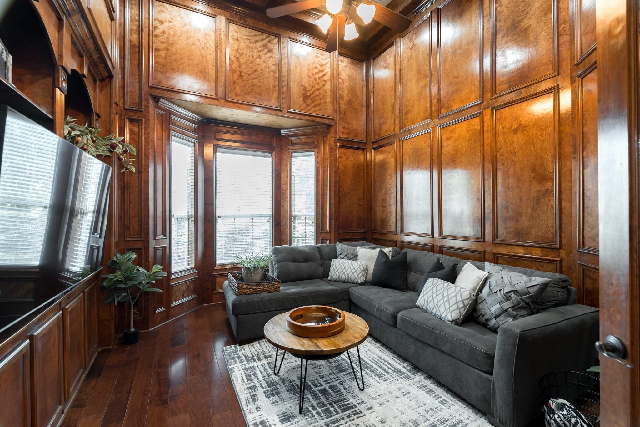 54 N Veilwood Circle