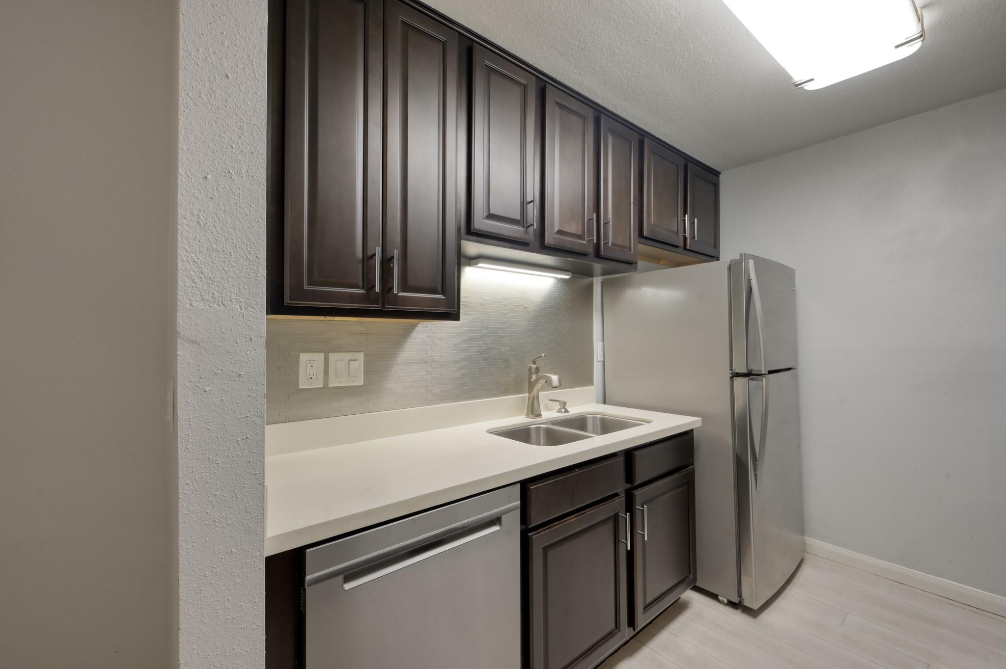 1860 White Oak Drive # 207