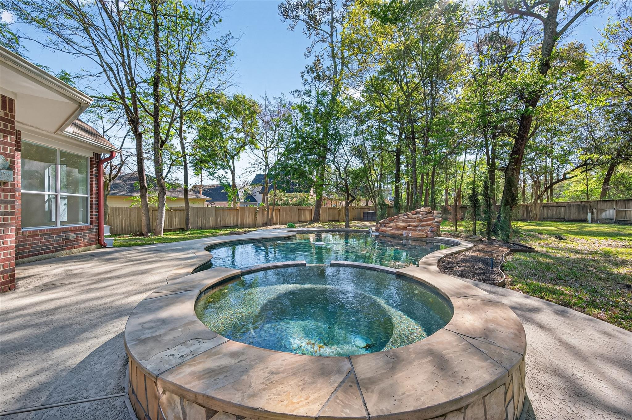 15 Marquise Oaks Place