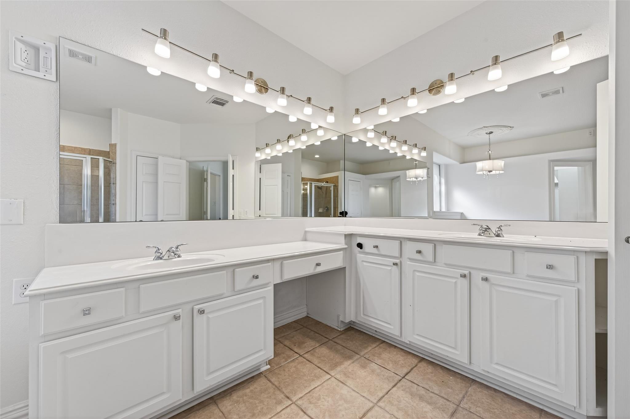 15 Marquise Oaks Place