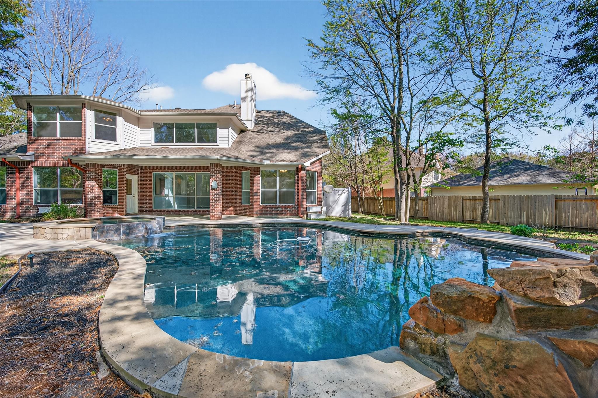 15 Marquise Oaks Place