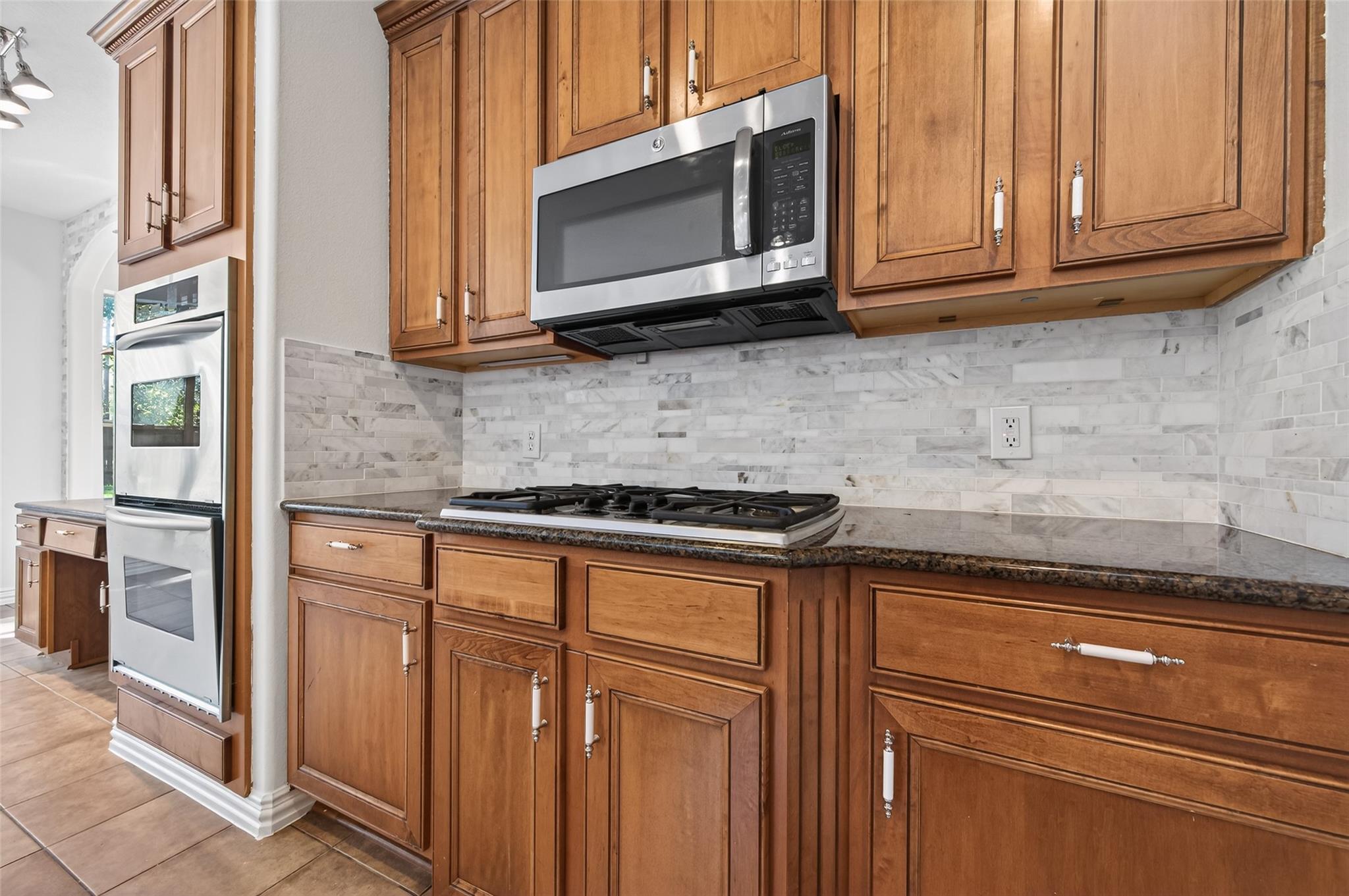 15 Marquise Oaks Place