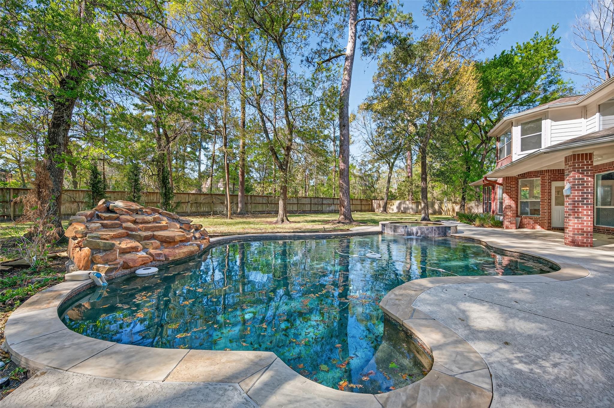 15 Marquise Oaks Place