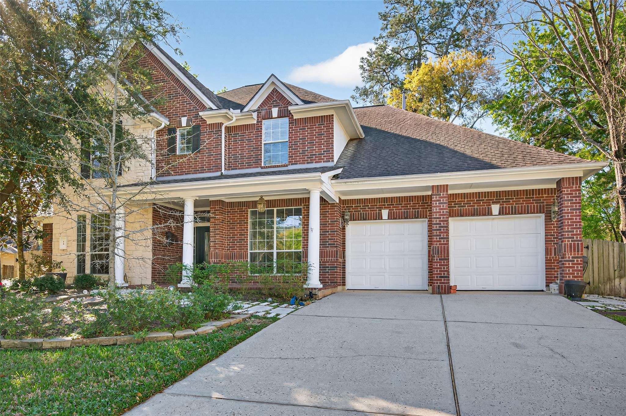 15 Marquise Oaks Place