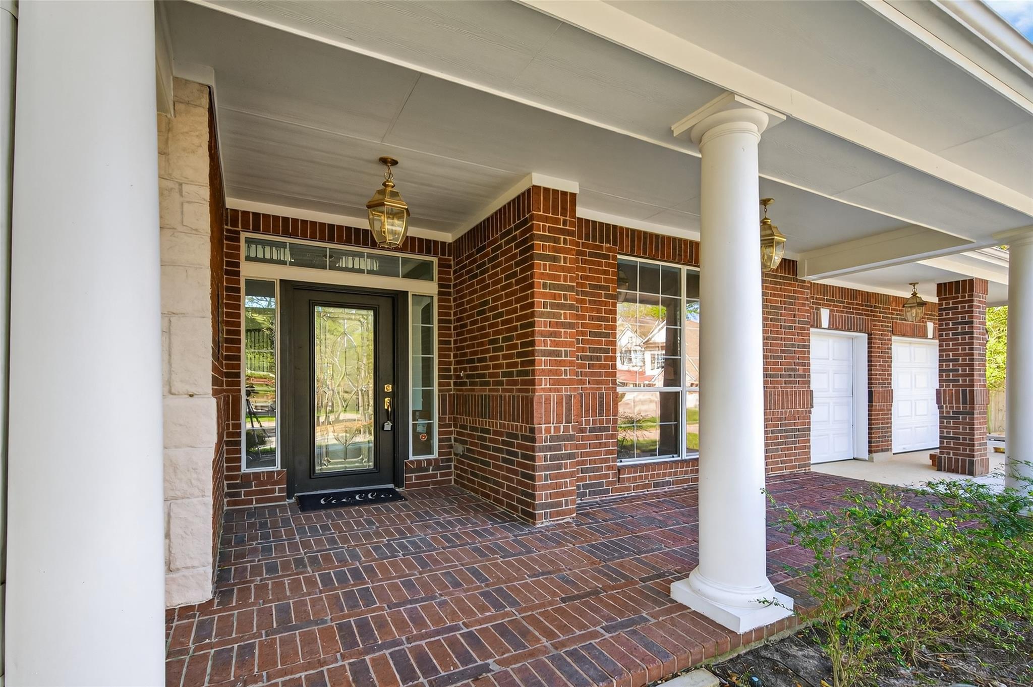 15 Marquise Oaks Place