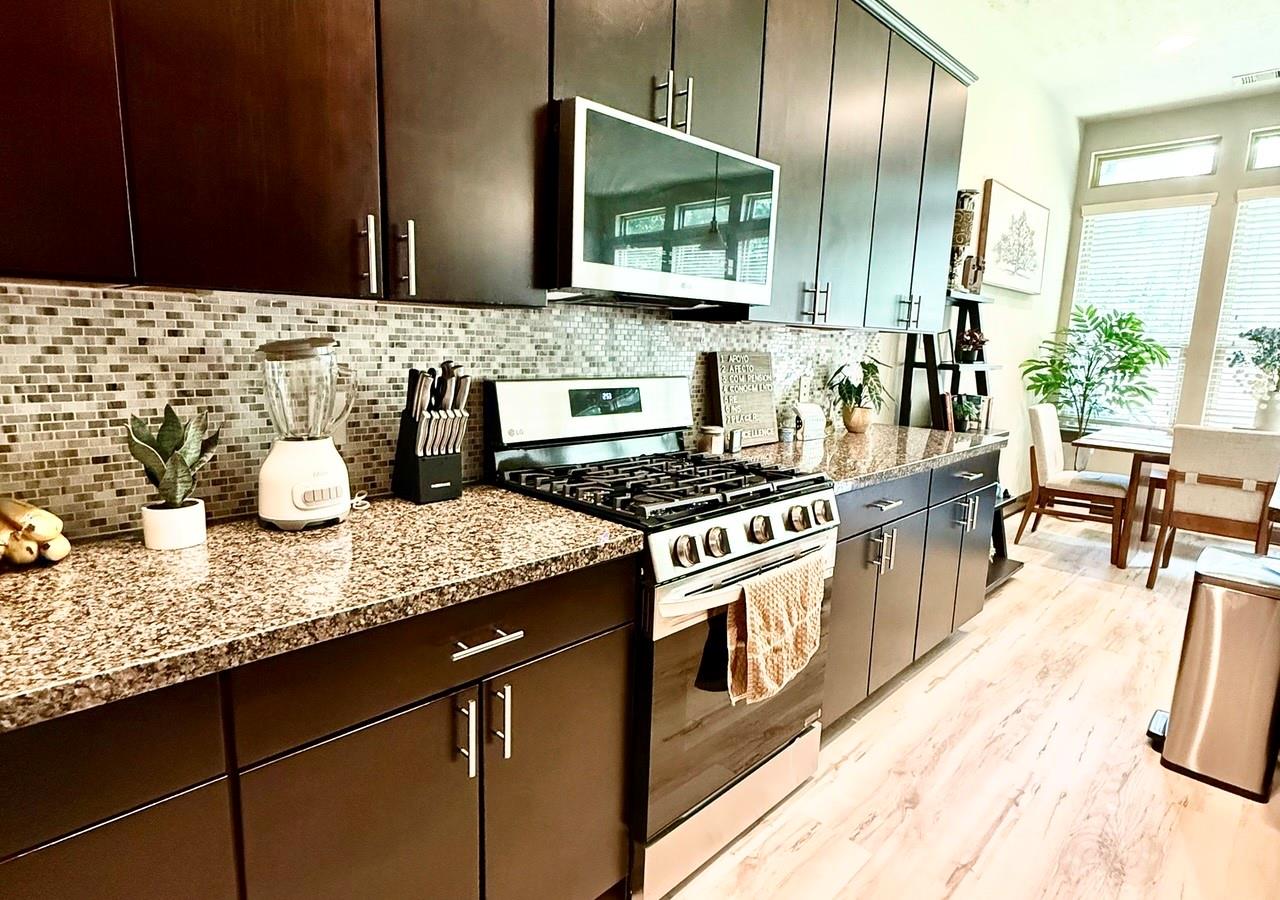 7 Aventura Place