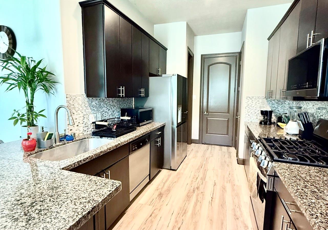 7 Aventura Place