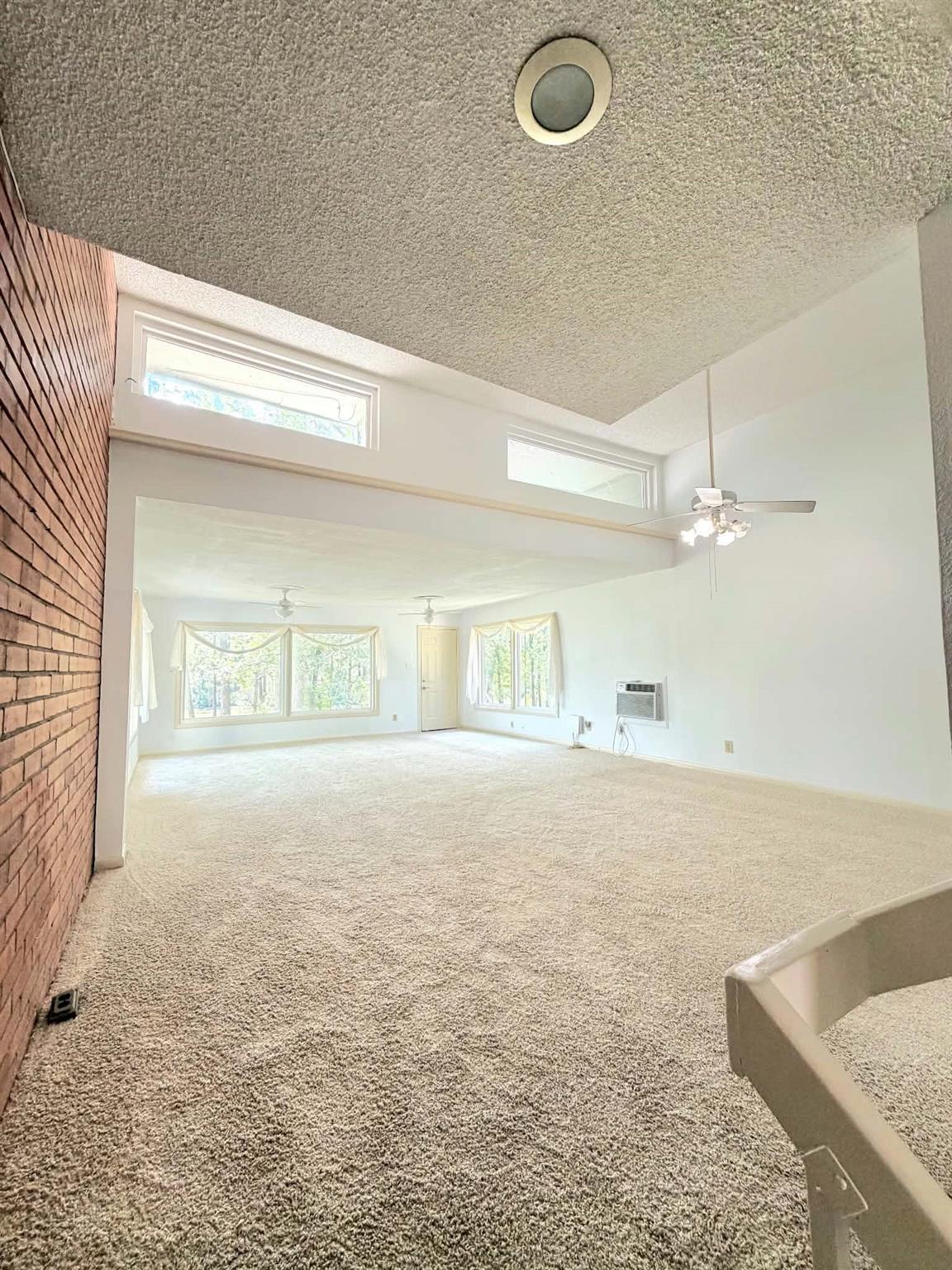 162 Villa Way