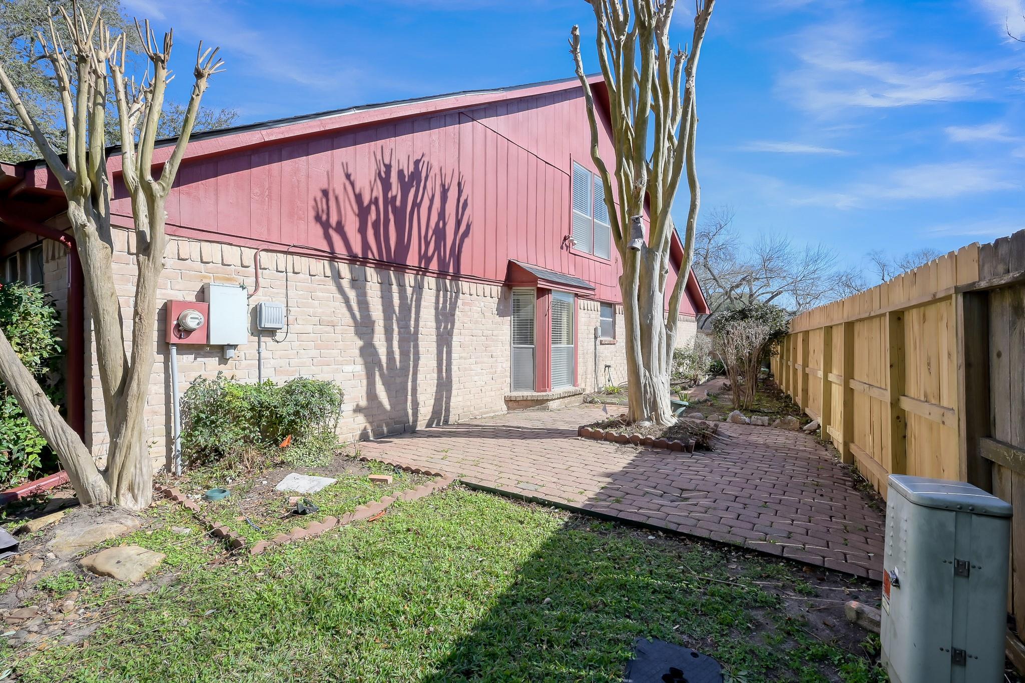 6614 Vialinda Drive
