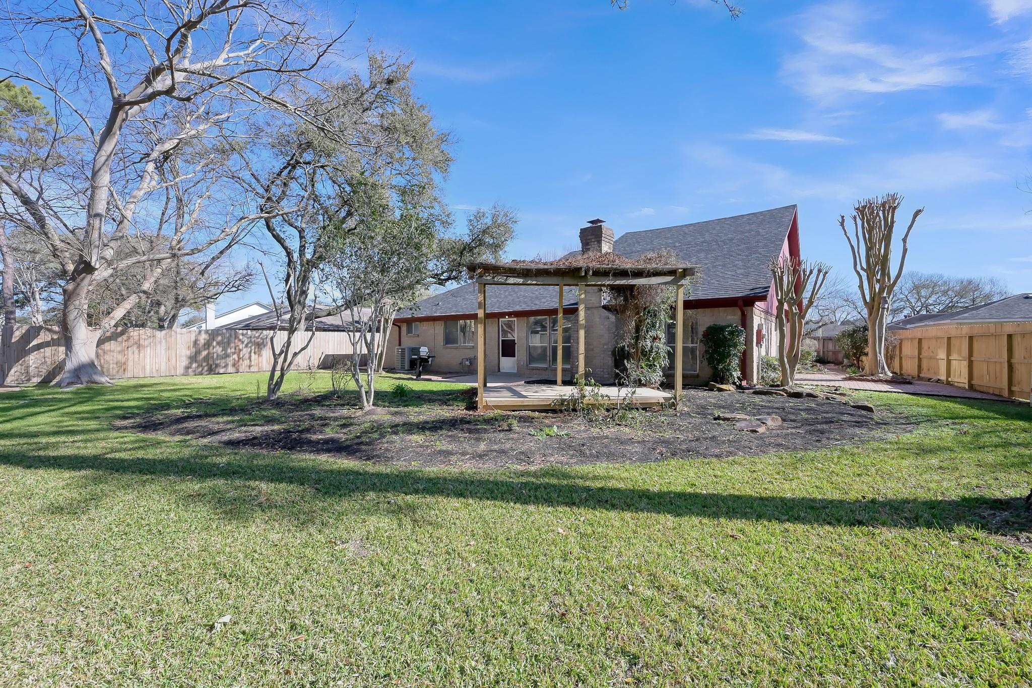 6614 Vialinda Drive