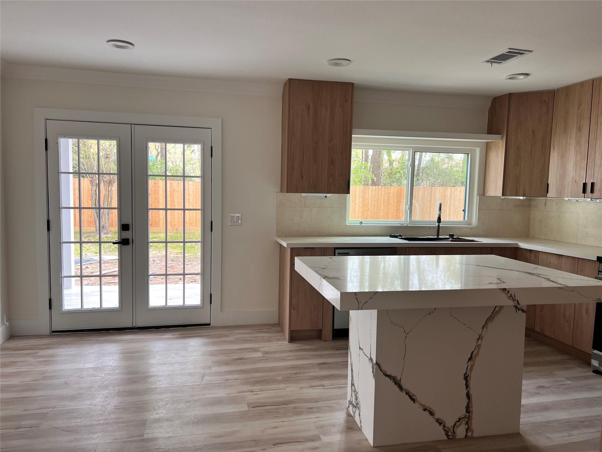 2015 Royal Oak Place