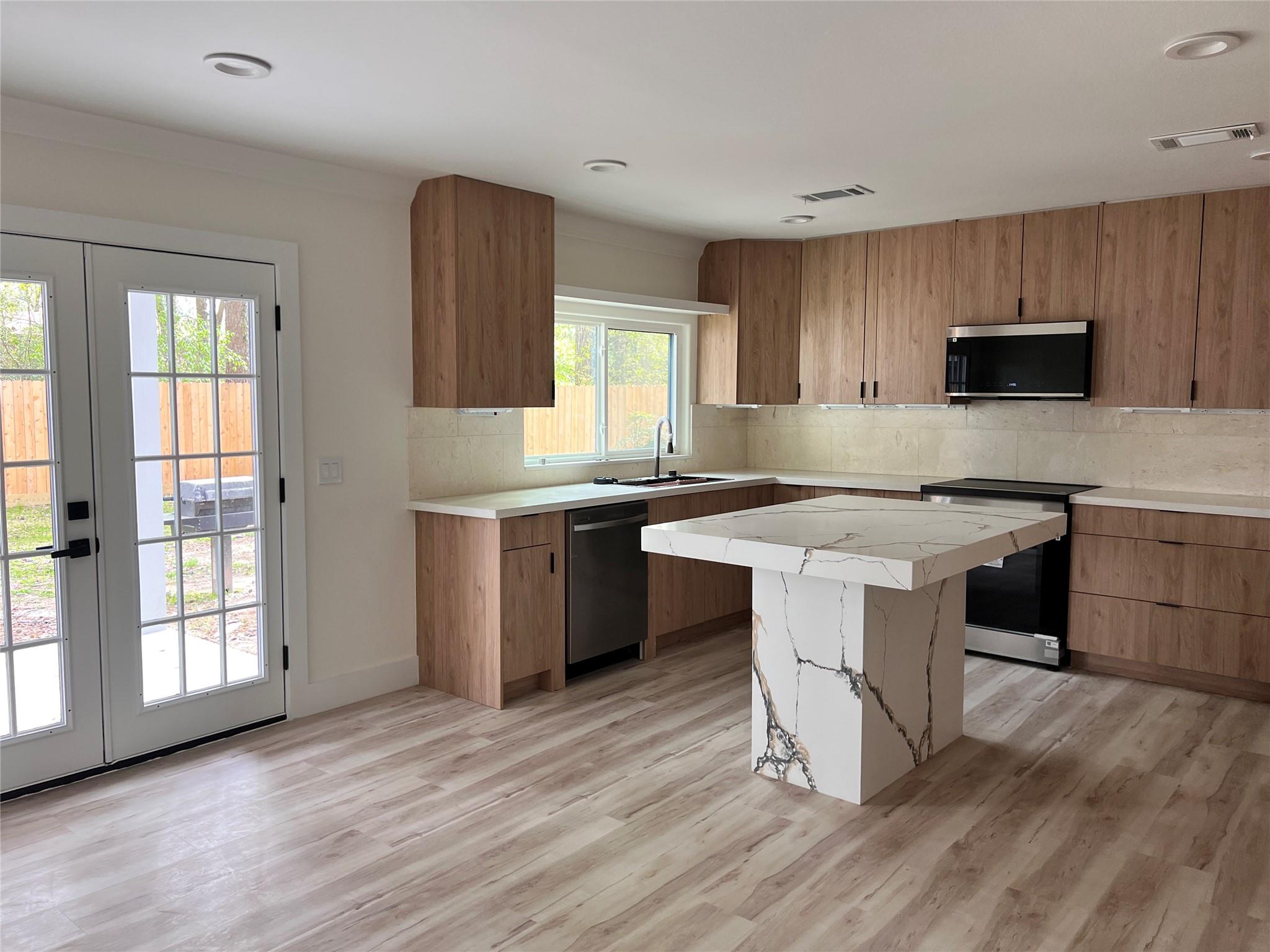 2015 Royal Oak Place
