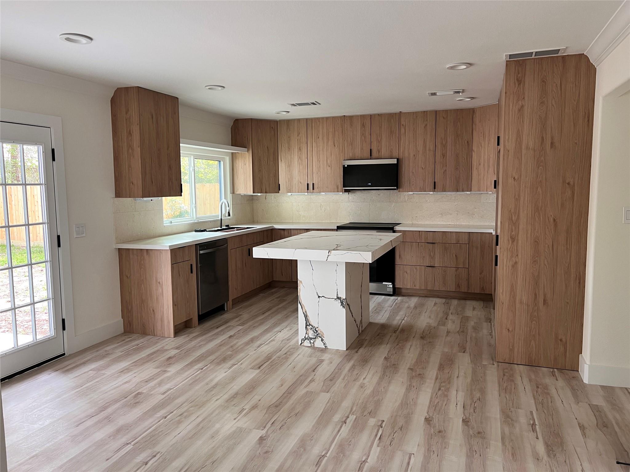 2015 Royal Oak Place