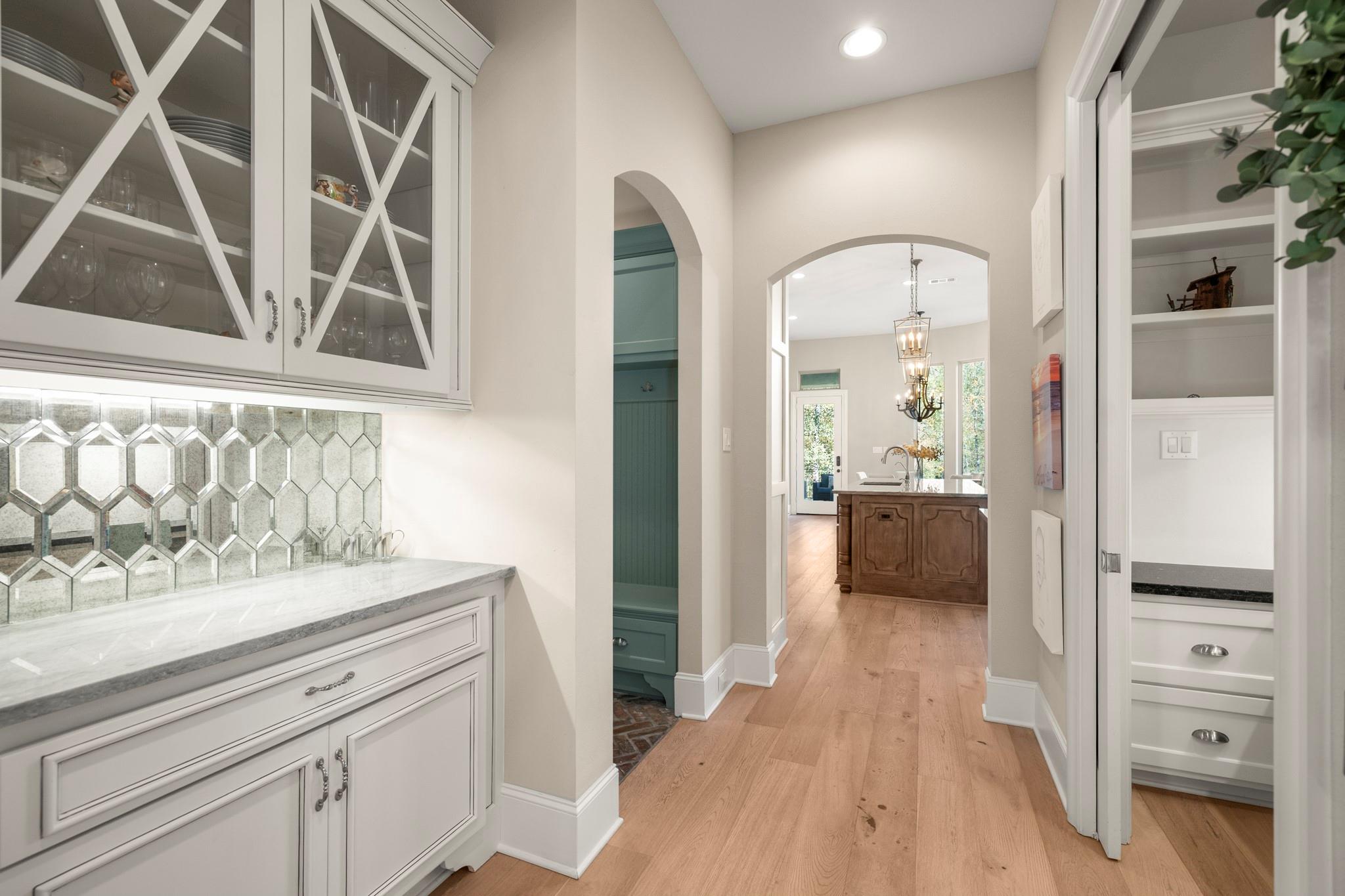 6146 Waltons Point S