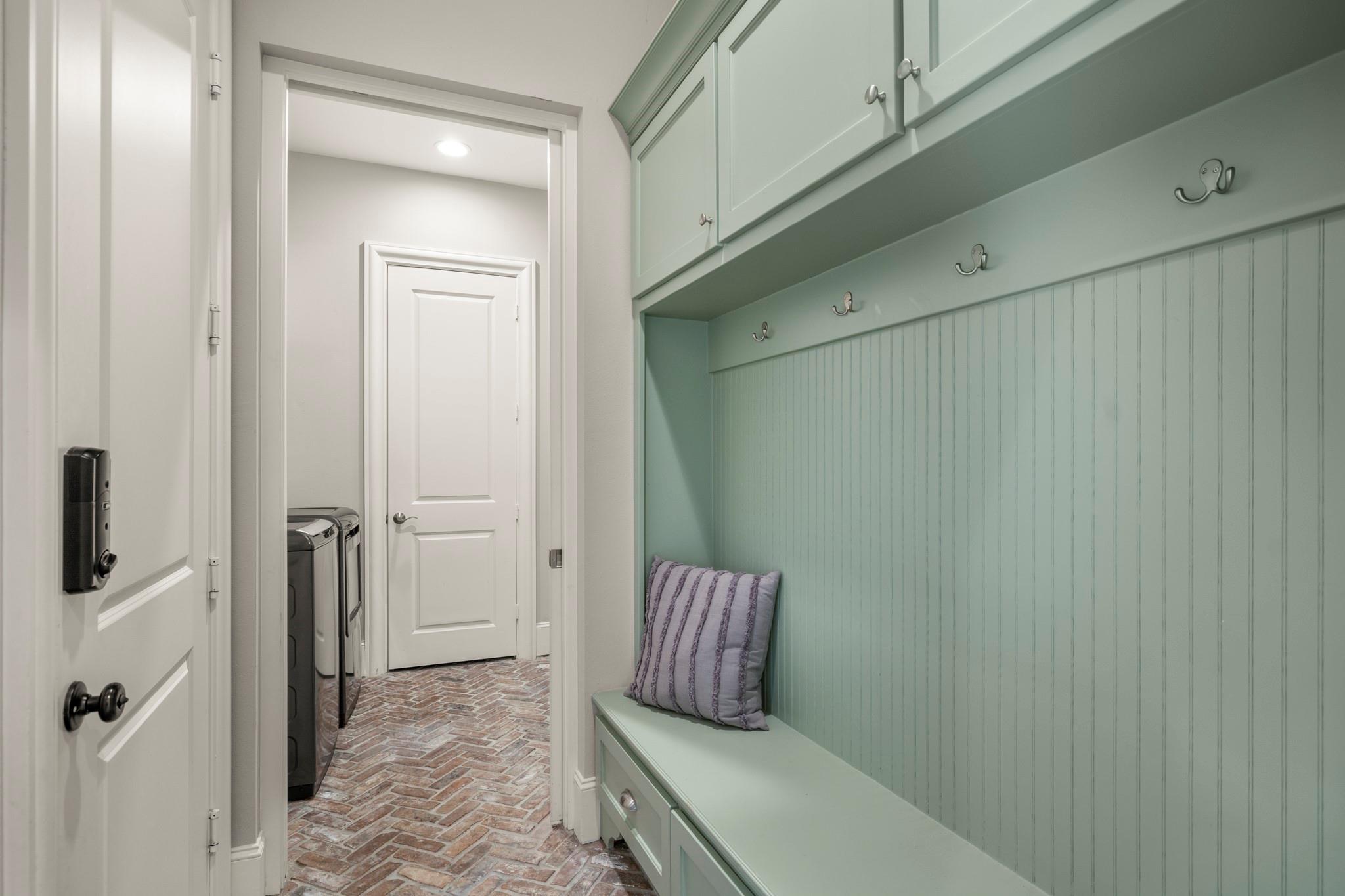 6146 Waltons Point S