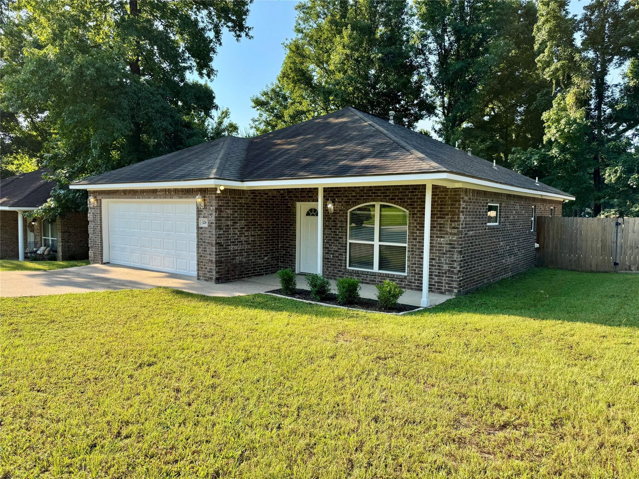 328 Green Leaf Street