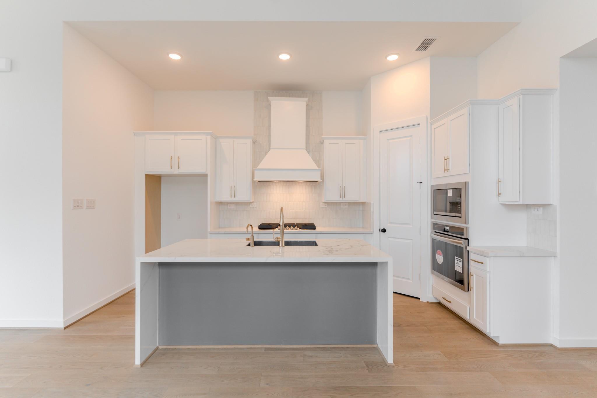 21722 Ellsworth Garden Lane