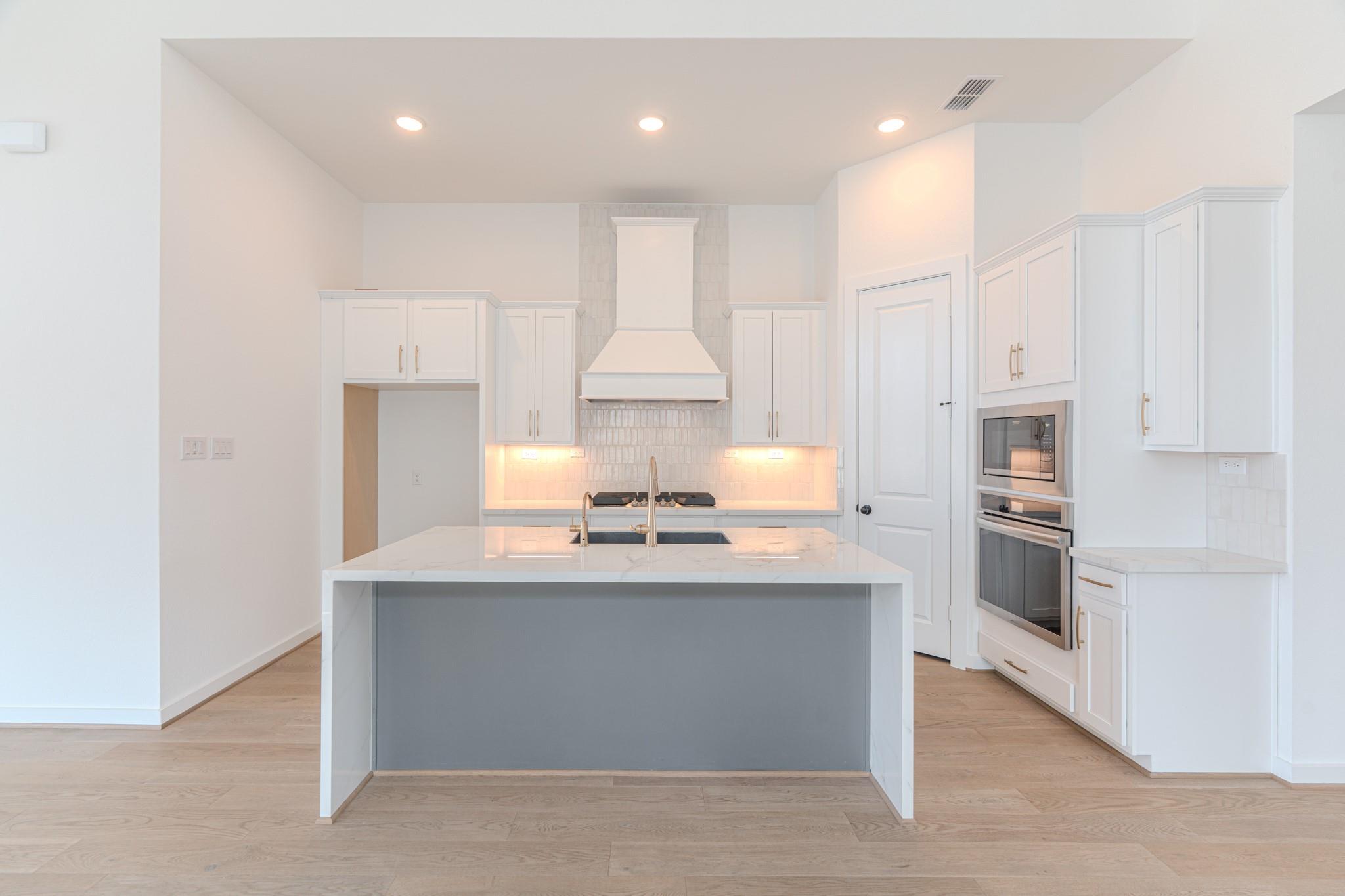 21722 Ellsworth Garden Lane