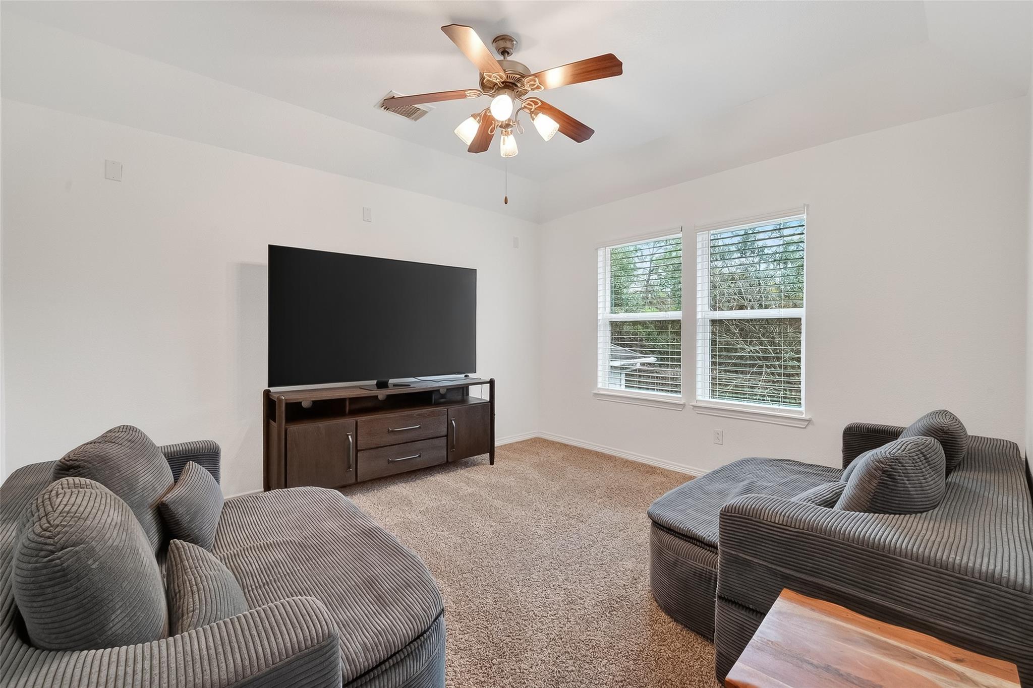 66 S Longsford Circle