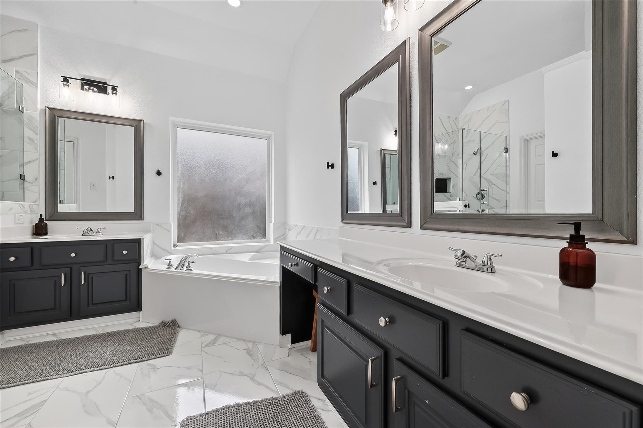 66 S Longsford Circle