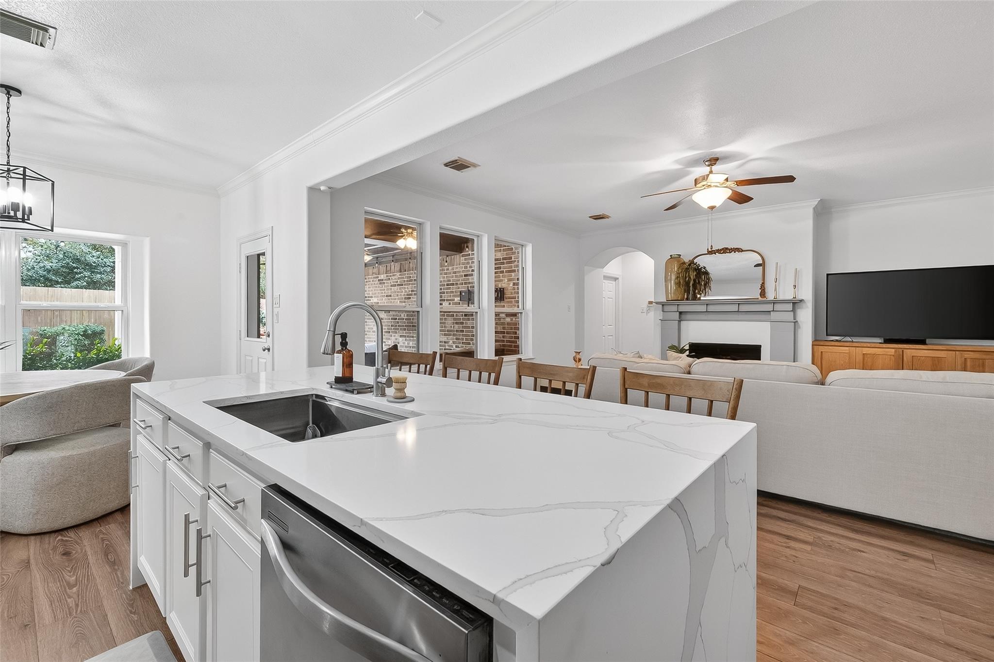 66 S Longsford Circle