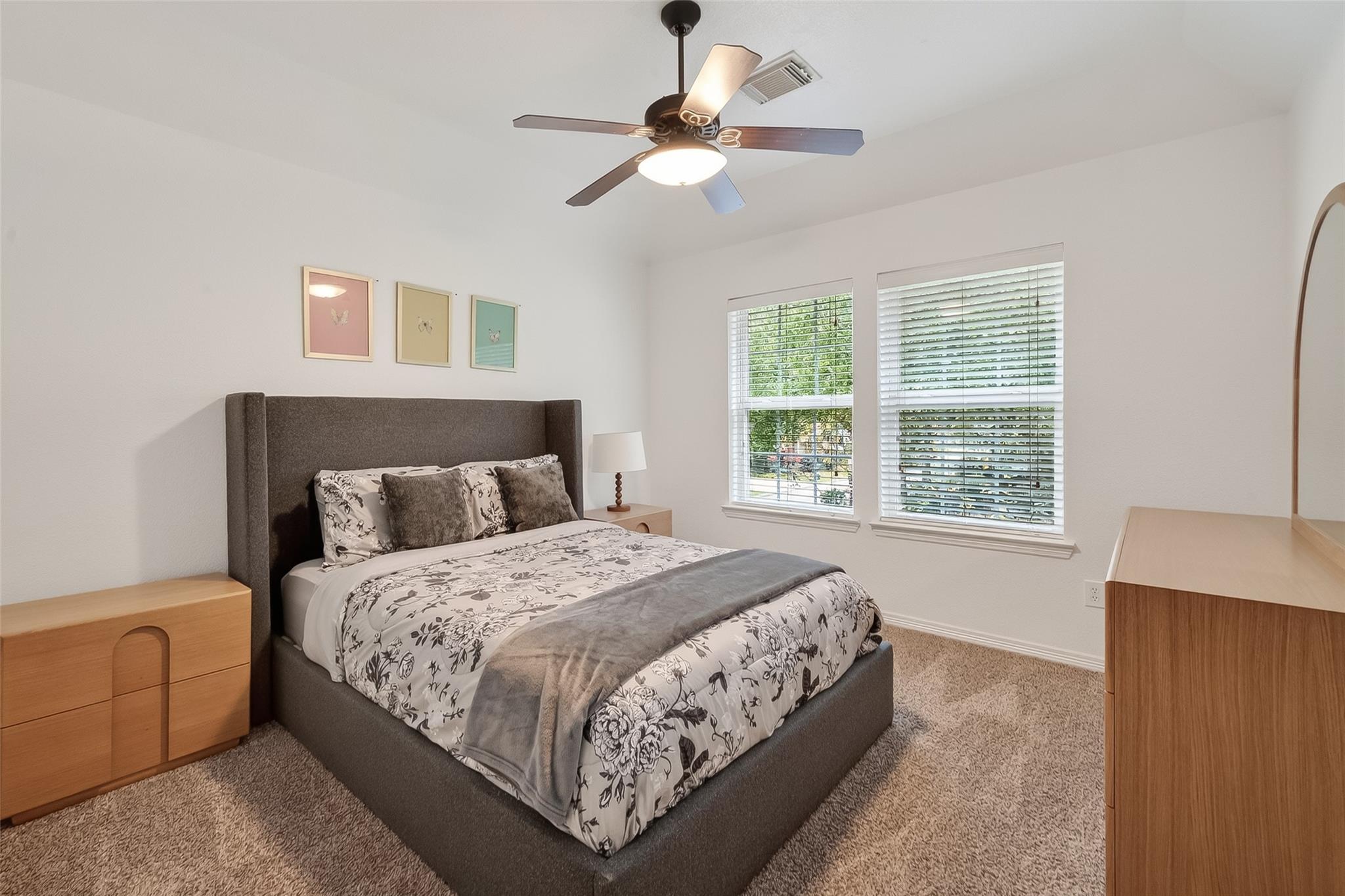 66 S Longsford Circle