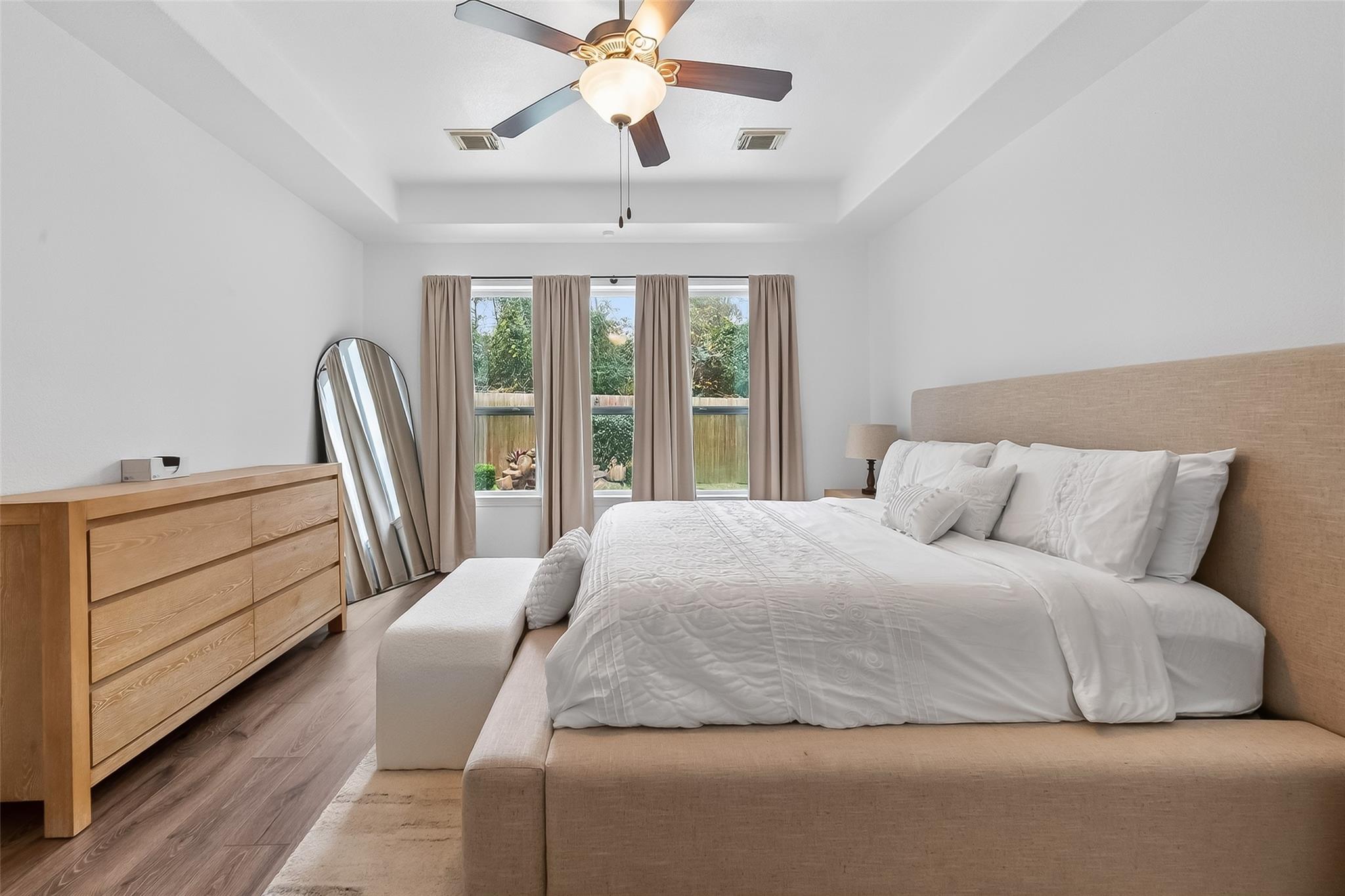 66 S Longsford Circle