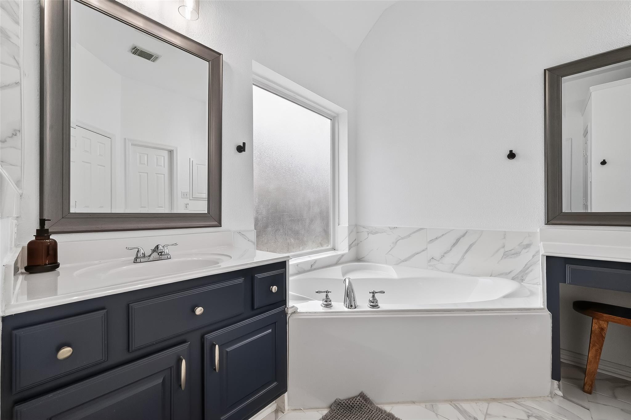 66 S Longsford Circle