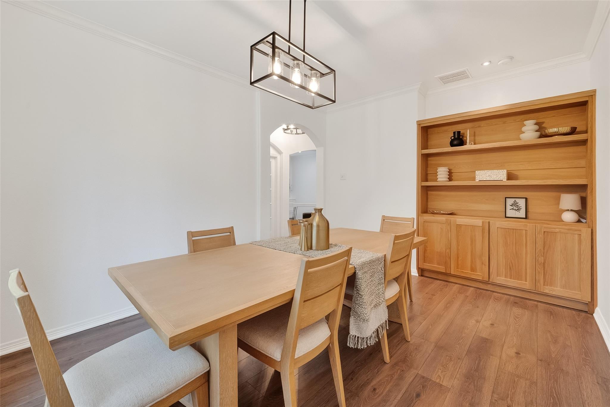 66 S Longsford Circle