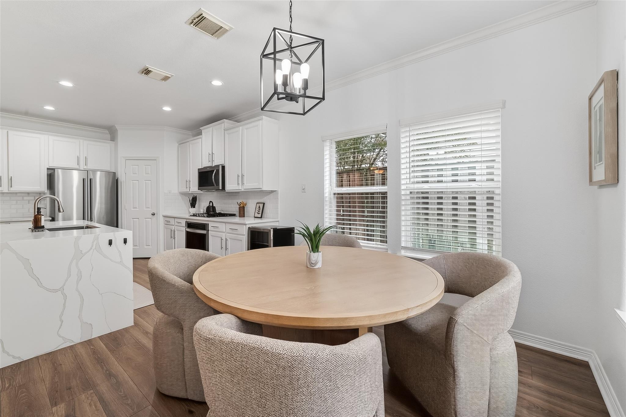 66 S Longsford Circle