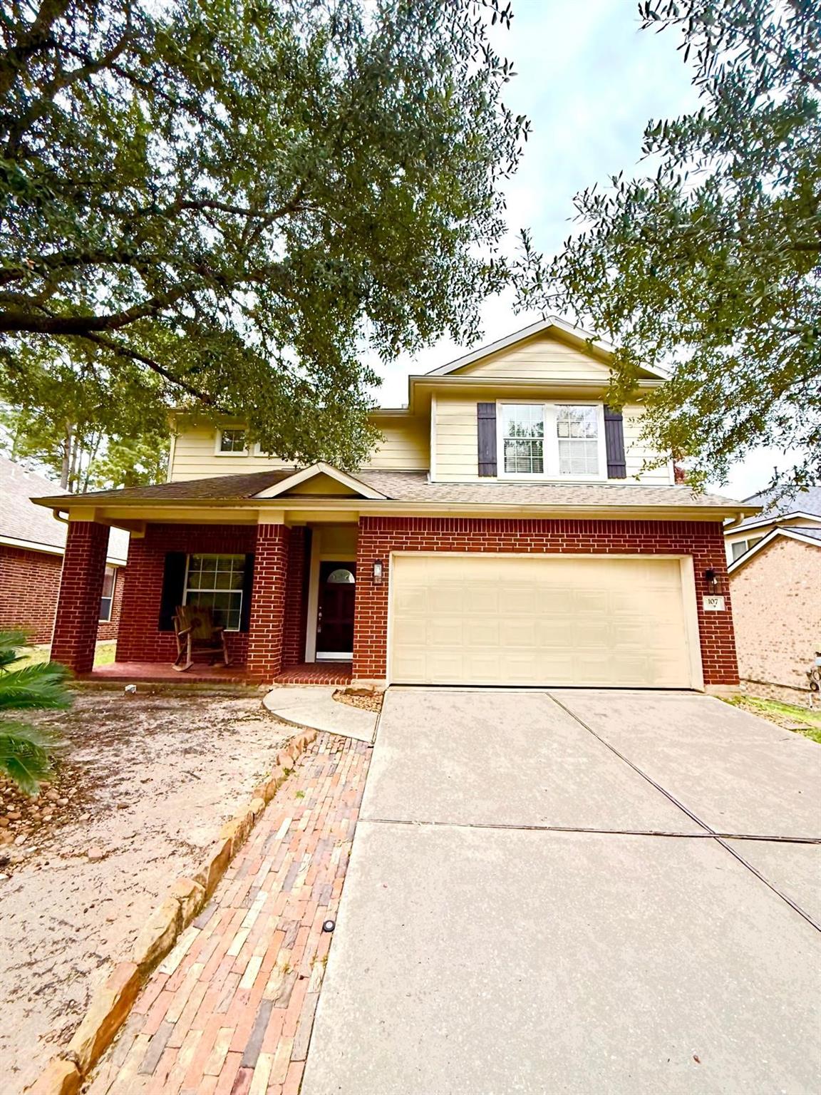 107 W Spindle Tree Circle